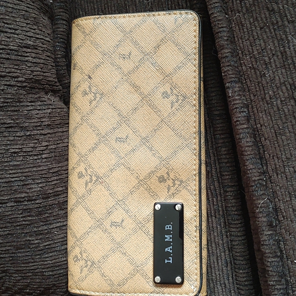 L.A.M.B. WALLET